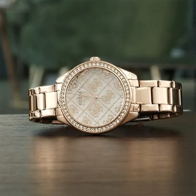 Analogue watch with G logo on dial Women