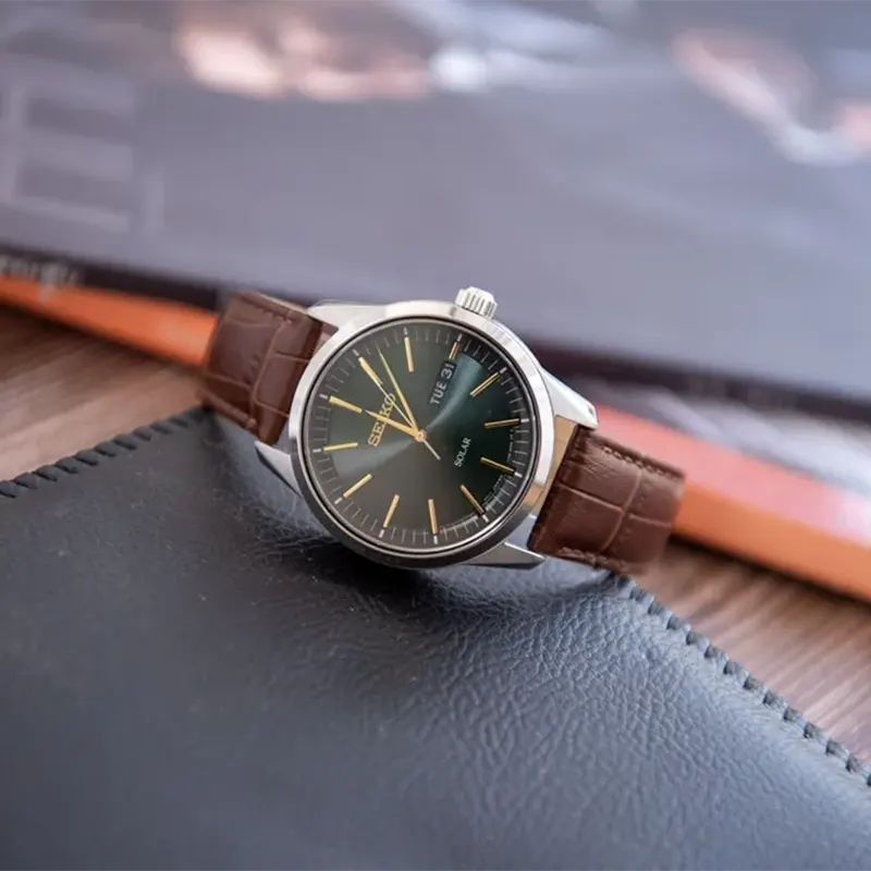 Seiko Men's Analog Solar Watch With Leather Strap Sne529p1